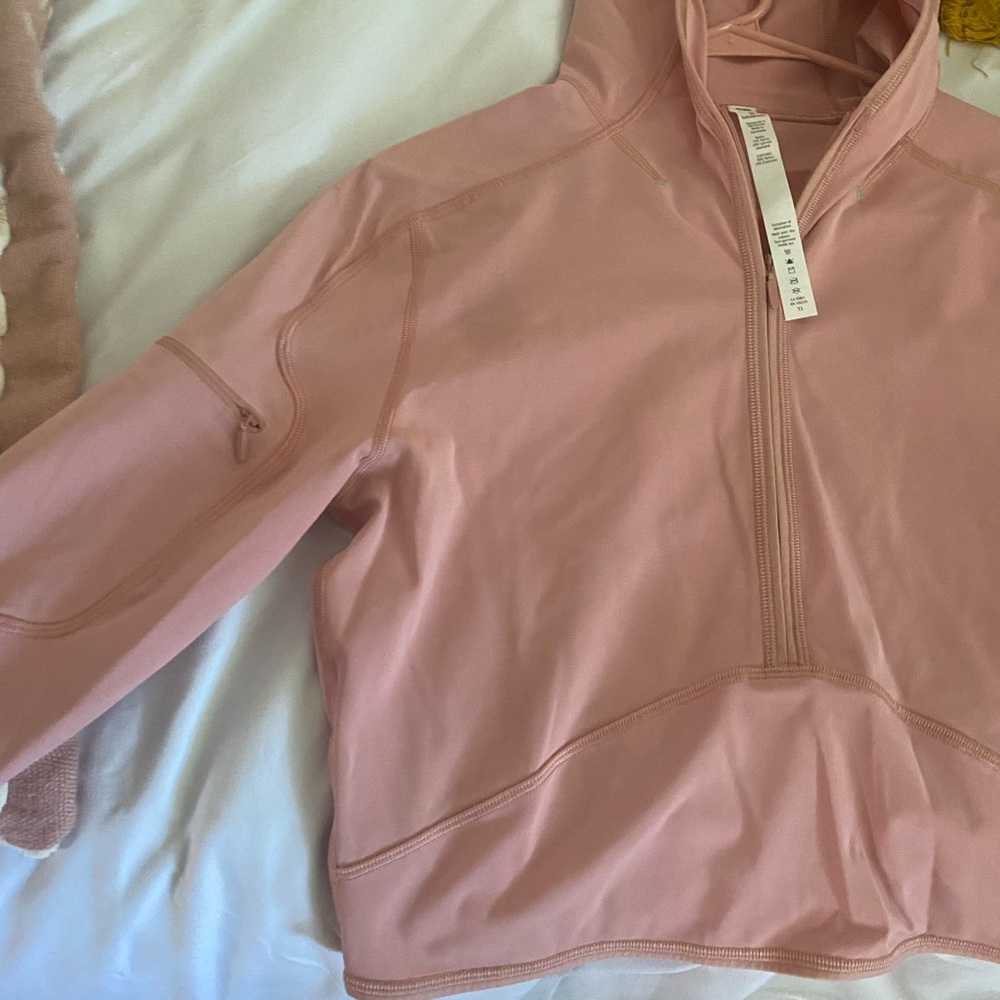 LULU LEMON cropped athletic pullover with hood